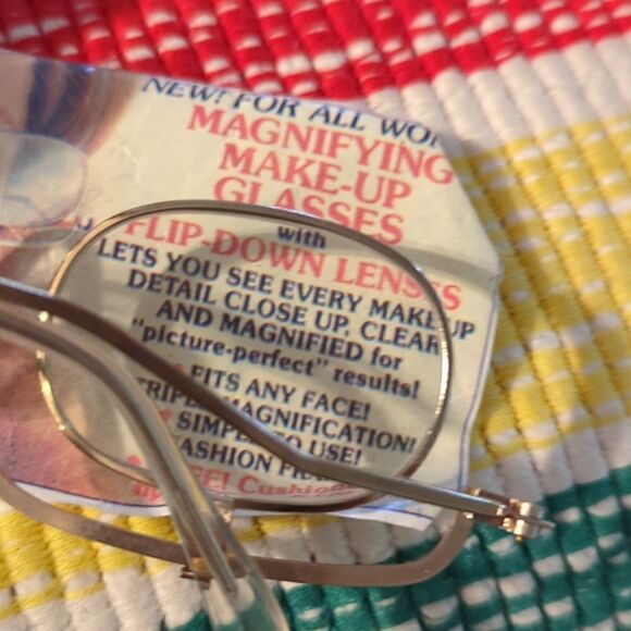 Vintage‎ women's fold down magnifying glasses Taiwan - Picture 6 of 6